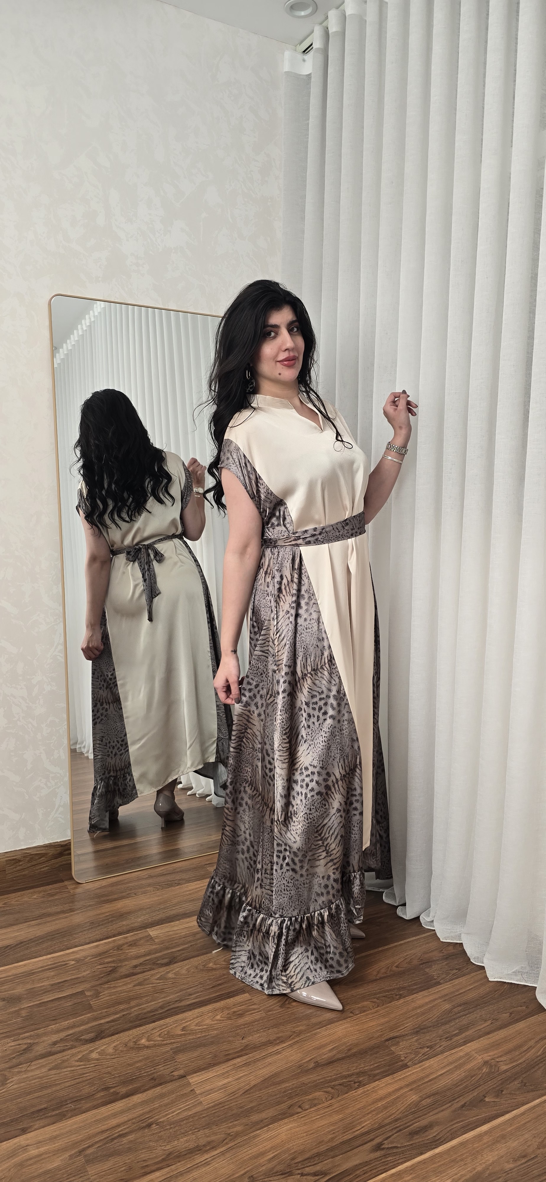 جلابية نسائية بدون أكمام بنمط نمري