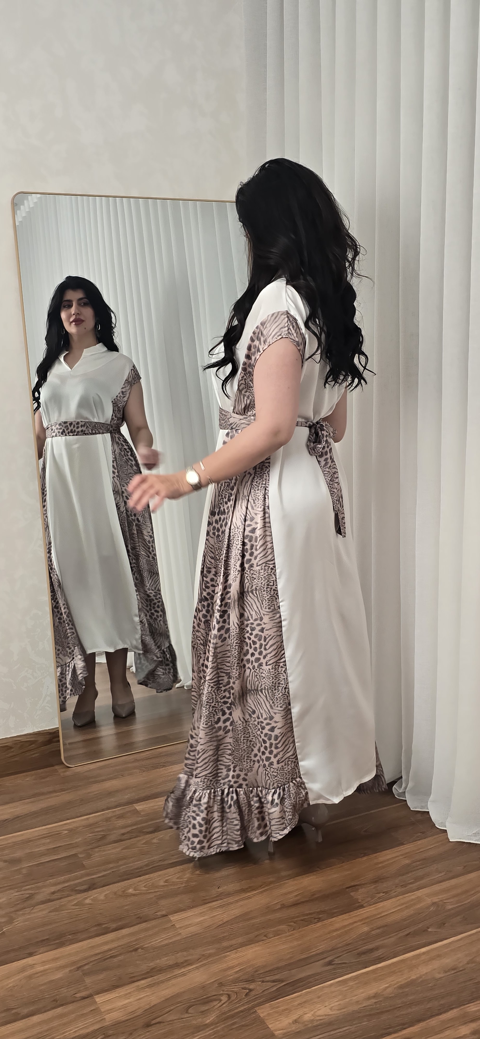 جلابية نسائية بدون أكمام بنمط نمري